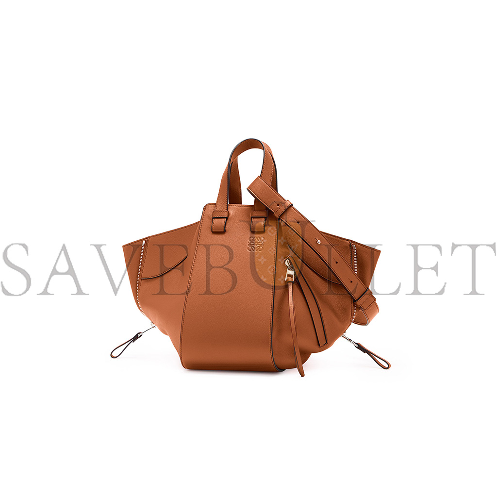 LOEWE SMALL HAMMOCK BAG IN CLASSIC CALFSKIN 0010110567 (30*25*13.5cm)